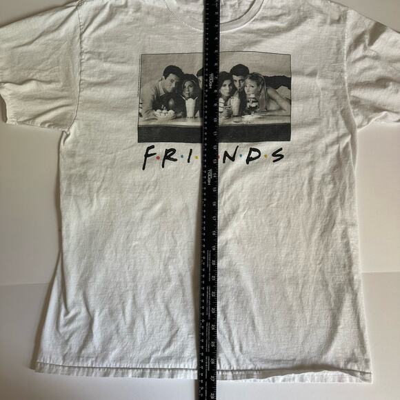 💥Fruit Of The Loom Unisex HD Cotton FRIENDS TV Graphic‎ T-Shirt size Large White - Picture 6 of 6